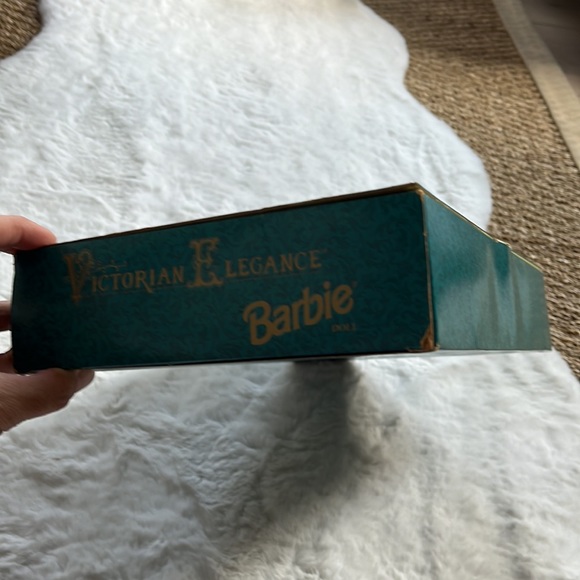 Vintage 1994 Victorian Elegance Barbie - Exclusively made for Hallmark - Picture 5 of 8